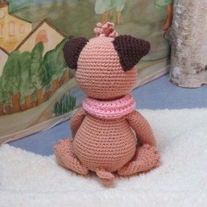 Mops, Hund, wolltastischHandmade, Amigurumi, Häkeltier, Kuscheltier, Handarbeit, Einzelstück, Stofftier, Kinder, Spielzeug, Deko Bild 4