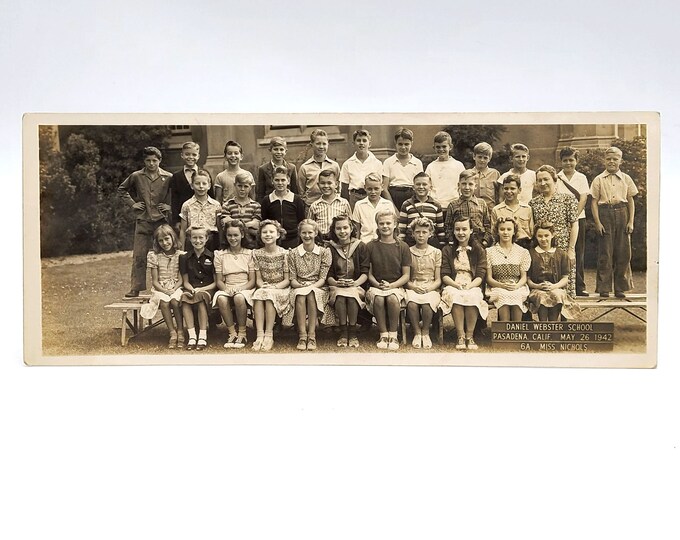 1942 Daniel Webster School, Pasadena, California ~ 6th Grade Class Photo ~ signed by students