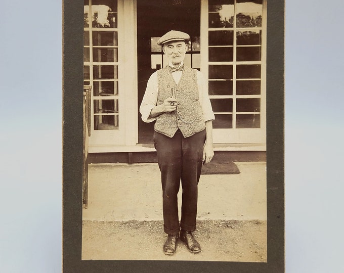 Antique photo of Englishman in 1917 holding tobacco pipe, wearing cap & vest/waistcoat with pocket watch chain