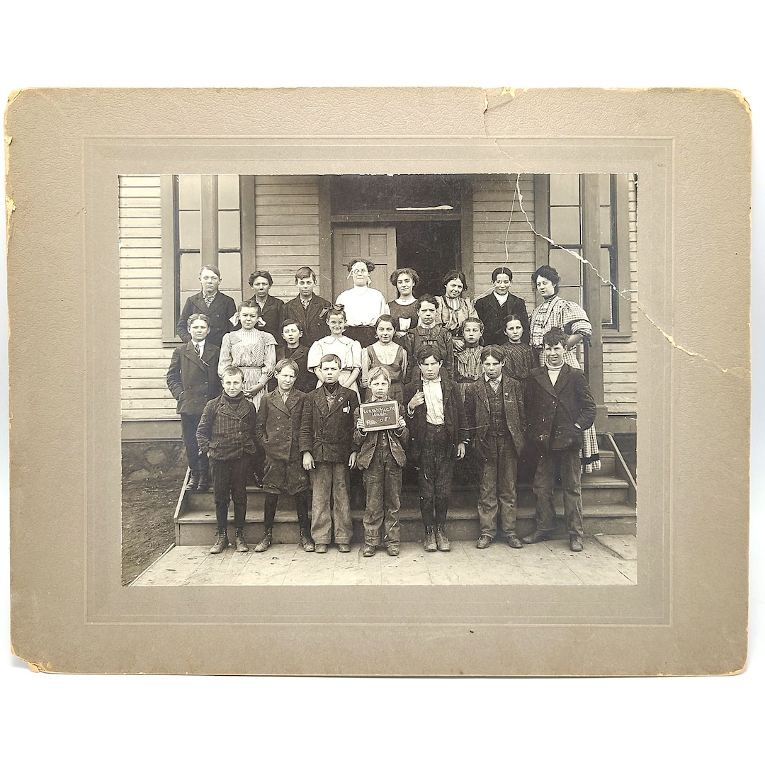 School Photo at Washtucna, Adams County, Washington 1908 Schoolhouse
