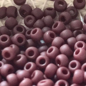 Contas de sementes redondas TOHO, 11/0 Oxblood fosco opaco, (TR-11-46F), Qtd 20 gramas, Contas de sementes de 2,2 mm
