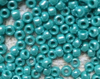 TOHO Runda Rocailles, 6/0 Opaque-Lustered Turquoise, (TR-06-132), Antal 20 gram, 4 mm Rocailles