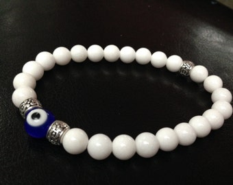 Evil Eye Armband und weiße Dolomitperlen