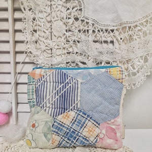 Blue Quilted Zipper Bag,, Cosmetic Bag, Patchwork Quilt, Vintage  Inspired