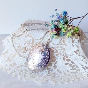 Silver Tone  Locket Necklace Vintage 24&quot; Chain Retro Locket Jewelry, Oval Picture Locket Flat Chain Retro Gold Necklace Vintage Jewelry