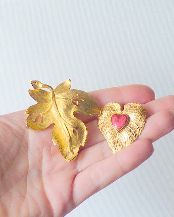 Lot of 4 Gold Tone Pin Brooches Apple Pin Jewelry… - image 4