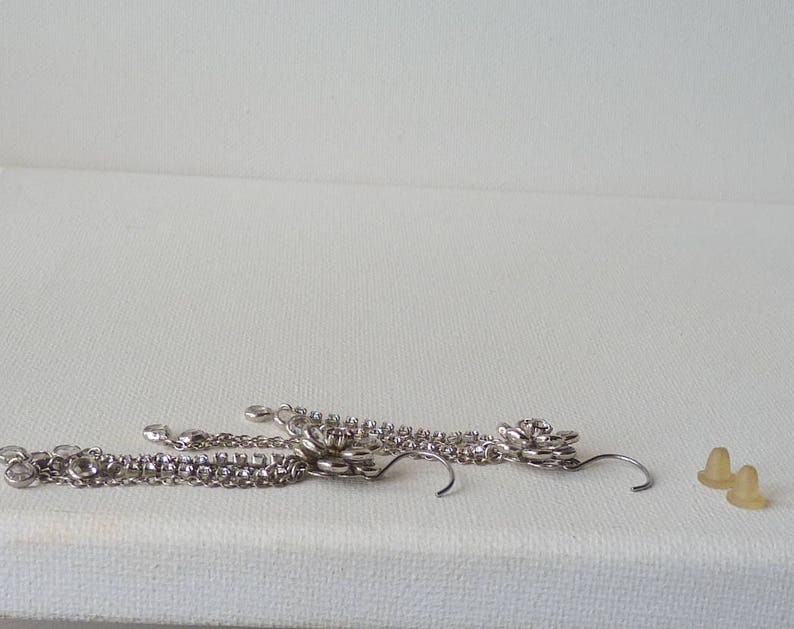 Silver Flower Dangle Crystal Earrings Retro Dangle Pierced Jewelry Wedding Costume Jewelry Party Earrings Silver Tone Rhinestone Earrings