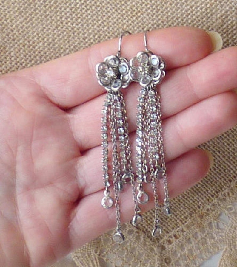 Silver Flower Dangle Crystal Earrings Retro Dangle Pierced Jewelry Wedding Costume Jewelry Party Earrings Silver Tone Rhinestone Earrings