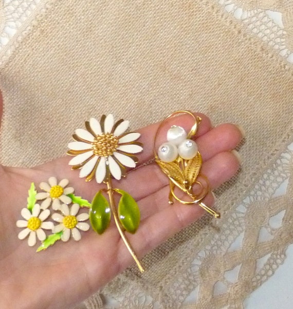 Lot Of 3 Enamel Yellow Gold Tone Brooch Vintage F… - image 2