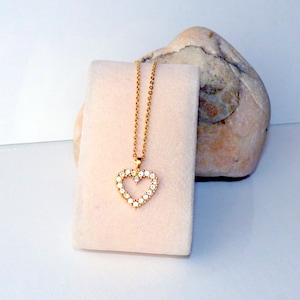 Gold Tone Heart Pendant 18&quot; Chain Necklace, Vintage Gold Heart Hollowed Pendant Gold Tone Chain, 18&quot; Necklace, 70’s Minimalist Heart Jewelry