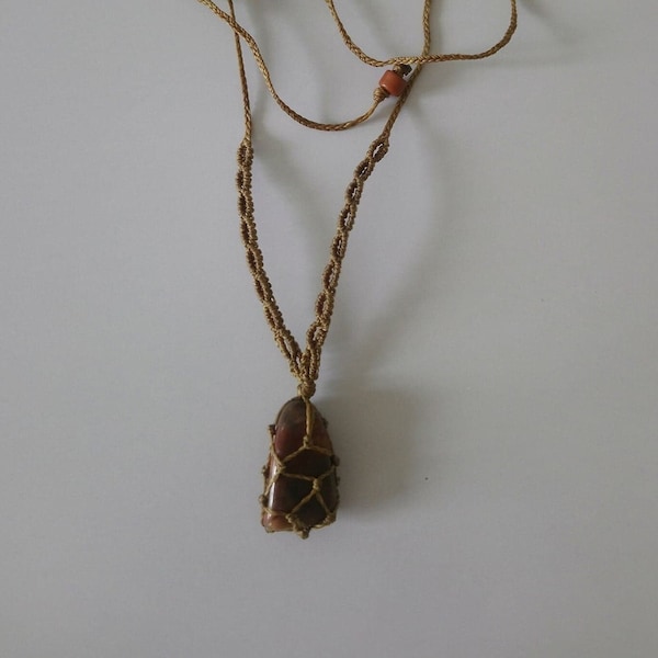 Collier avec pierre bois fossile