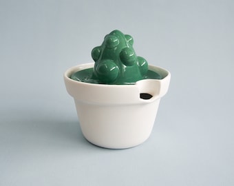 Funny quirky ceramic manual citrus juicer cactus shaped.