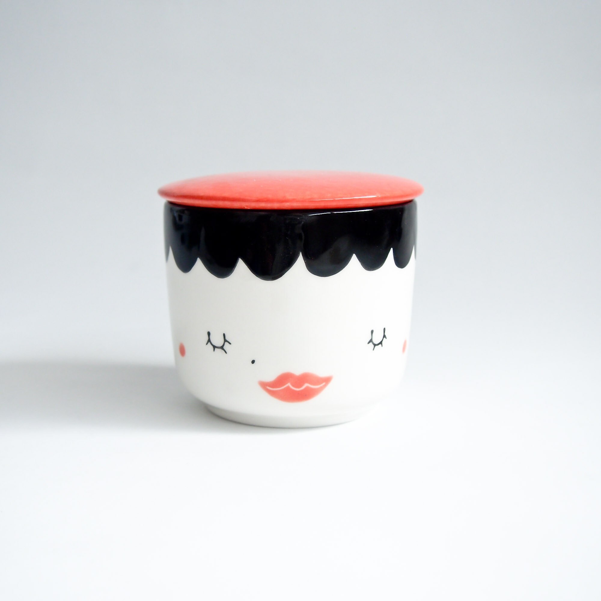 Mignon Drôle Beurrier à Eau en Porcelaine.