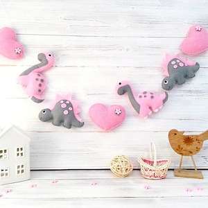 Felt garland/ Dinosaur bunting/ Nursery decor girl/ Felt dinosaurs/ Kids wall hanging/ Dinosaur felt banner/ Dinosaur party decor/ Baby gift
