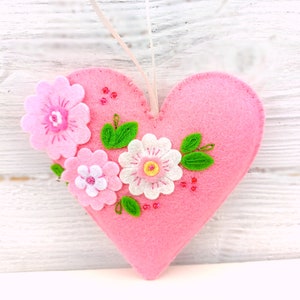 Corazón de fieltro, regalo de San Valentín, adorno floral de corazón, regalos de boda, regalo del Día de la Madre, decoración del hogar, adorno colgante de fieltro de primavera.