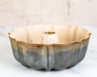 Vintage Weathered Heavy Gage Metal Bundt Pan-Food Photography Prop Food Styling Prop Styling