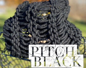 PITCH BLACK i.knit Cowl