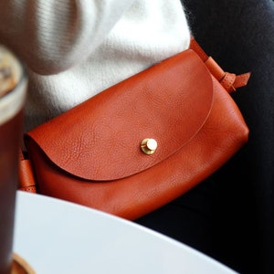 Ledertasche Damen, Ledertasche Bodybag, Leder Reisetasche, Leder Minitasche, Handgefertigte Ledertasche