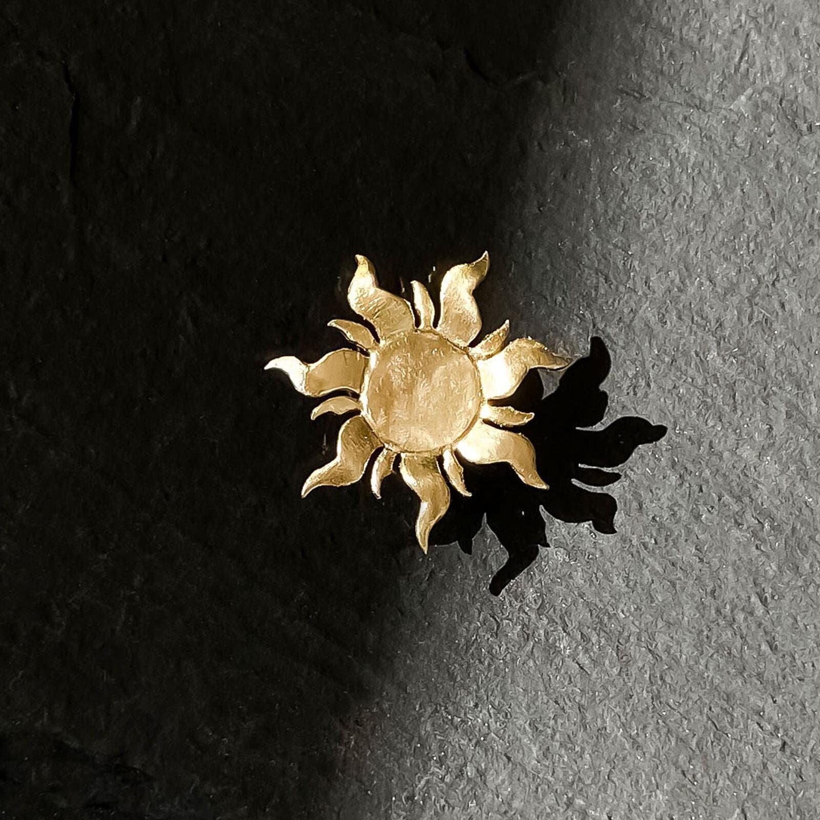 太陽のブローチ - Etsy 日本