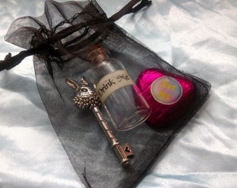 Drink Me Alice In Wonderland 10ml Glass Bottle with Eat Me Sweet & Rabbit Key