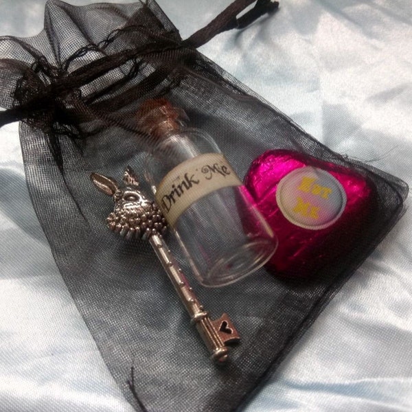 Drink Me Alice In Wonderland 10ml Glass Bottle with Eat Me Sweet & Rabbit Key