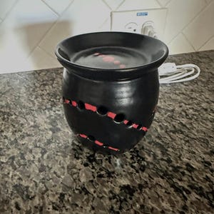 Wax Melter - Black with Red - String of Circles
