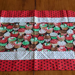Cupcake table runner