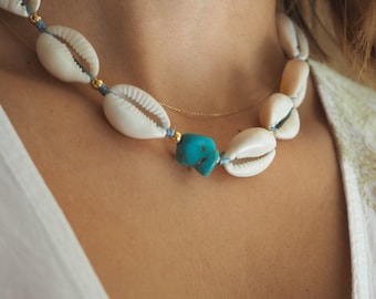 Turquoise Cowrie shell choker necklace, Turquoise bead Summer choker necklace, Shell choker, Conhca necklace