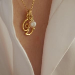 Collar de plata con monograma griego, regalo de dama de honor, letra griega K, collar personalizado con alfabeto K, collar con letras pequeñas de oro