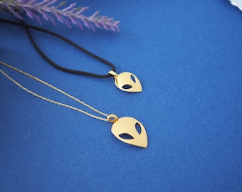 Collana con volto alieno in argento sterling dorato, ciondolo con volto alieno, piccola collana aliena, collana UFO
