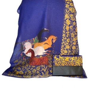Ensemble assorti : châle et pochette Rakhsh avec petits chevaux, écharpe à fleurs dorées et petit sac à rabat Bleu