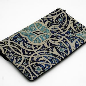 Bolso clutch con patrón de azulejos persas blanco y azul hecho con terciopelo suave y cuero / correa de cadena / plegable