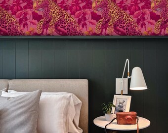 Cerise Prowl Tapete, Leopardenmuster, Bold Floral