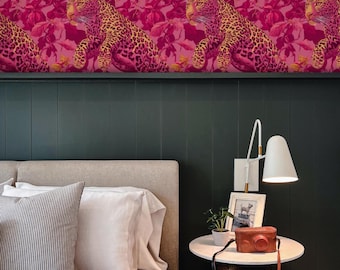 Cerise Prowl Tapete, Leopardenmuster, Bold Floral