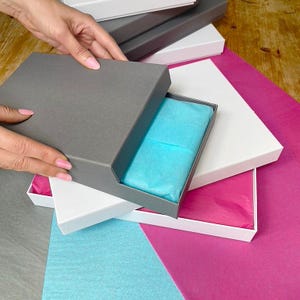 Luxus große (A4) weiße oder graue Geschenkbox, Erinnerungsbuch-Geschenkbox, Gästebuch-Box, Geburtstagsgeschenkbox, Babyparty-Geschenkbox, weiße Box