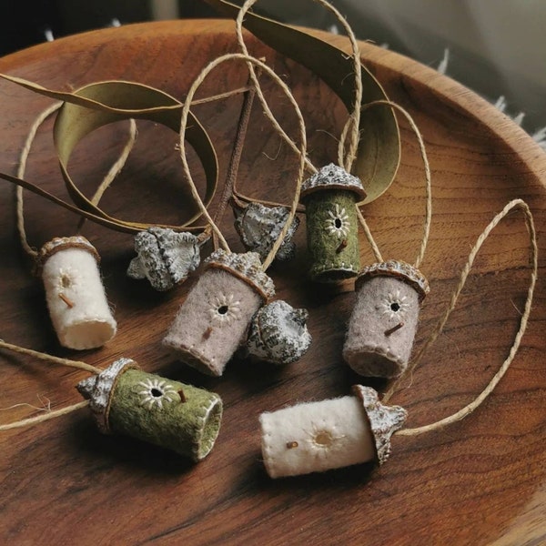 LOT 3 BIRDHOUSES // winter forest colors // perfumed // acorn and felt suspensions // natural christmas decorations (handmade)