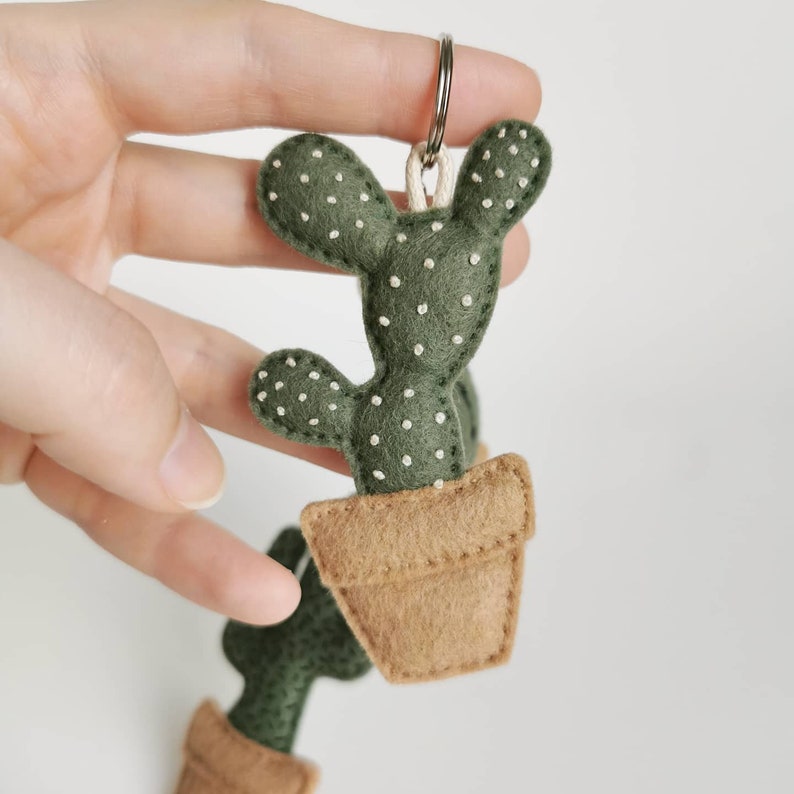 Keychains cactus pot embroidered olive green and camel felt handmade Prickly pear cactus