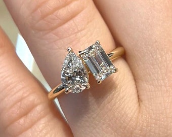 2.0-6.0 Emerald & Pear Cut Lab Grown Diamond Toi et Moi Engagement Ring, Two Stone D-E-F / VVS1-VS1 Lab Created Diamond Ring, Yellow Gold