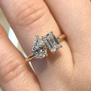 2.0-6.0 Emerald & Pear Cut Lab Grown Diamond Toi et Moi Engagement Ring, Two Stone D-E-F / VVS1-VS1 Lab Created Diamond Ring, Yellow Gold