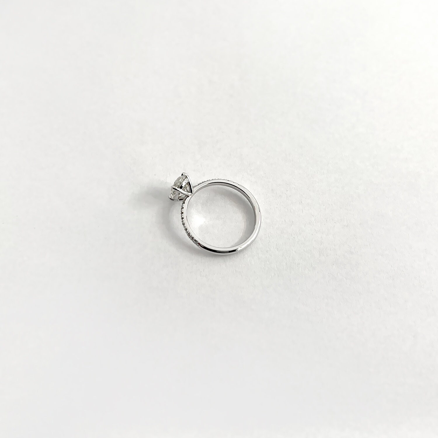 Bague de fian ailles de 1 20 carat F VS1 taille ovale sertie de