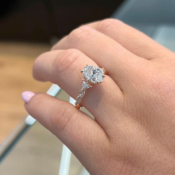 18ct & fancy marquise diamond ring, marquise diamond band, diamond dress  ring,contemporary marquise diamond ring,marquise diamond twist ring