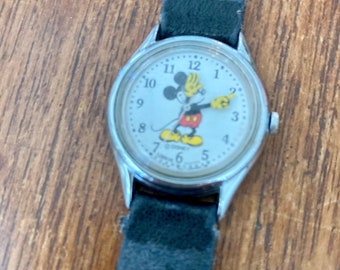 Vintage 80s Lorus Disney Mickey Mouse Watch – Black Leather  display picture 1