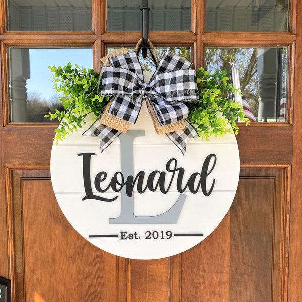 Colgador de puerta de madera personalizado con apellido