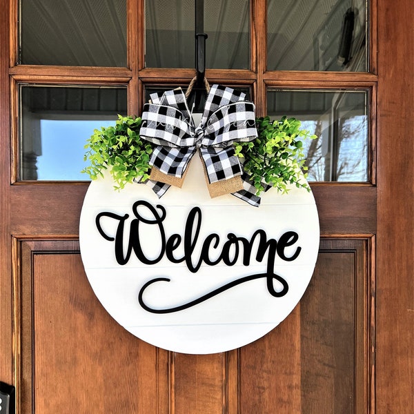 Welcome Door Sign: 18" Shiplap Round, Buffalo Plaid Bow