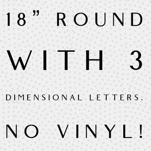 K&ouml;nnte beinhalten: Rundes Schild mit 18" Durchmesser mit dem Text "WITH 3 DIMENSIONAL LETTERS. NO VINYL!" in schwarzer Schrift auf wei&szlig;em Hintergrund mit einem gepunkteten Muster.