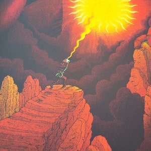 Op de afbeelding: Een gestileerde illustratie van een persoon die op een rotsachtige klif staat en een gloeiende bol vasthoudt die lichtstralen uitstraalt. De achtergrond is een donkere, bewolkte lucht met een vleugje rood.
