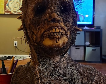 Halloween-masker met rotte jute vogelverschrikker