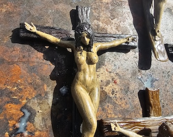 Harz Kruzifix Figur - Einzigartige Gefärbte Farben