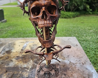 Crowned skull display piece