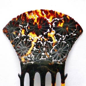 Antique Victorian Large Carved Chrysanthemums Hair Comb